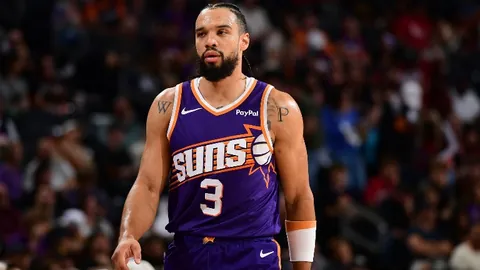 小将戈登折射破门，埃弗顿惊险逆袭曼联1-0